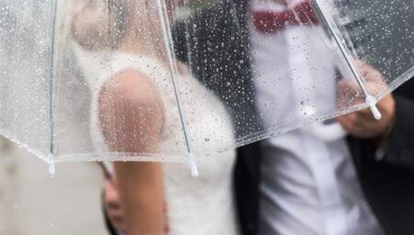 article - mariage sous la pluie