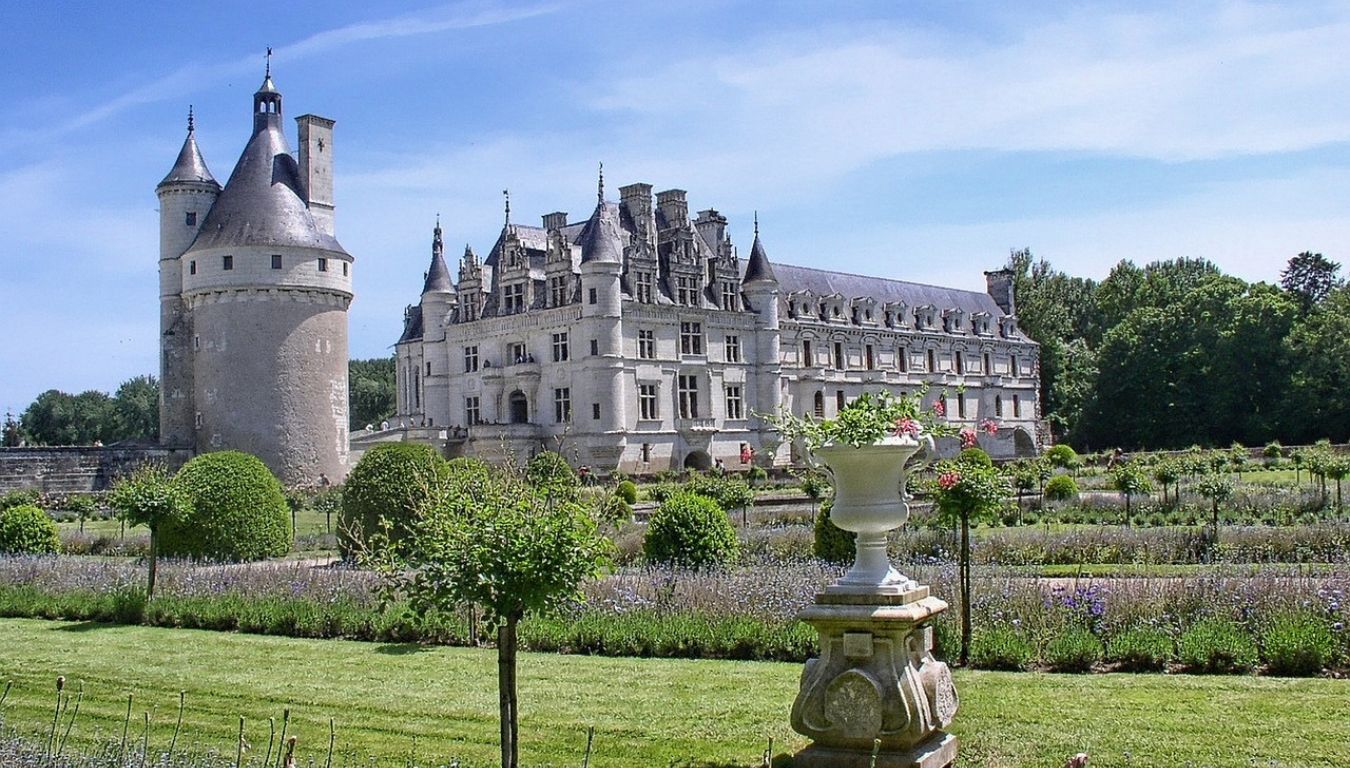 article - installer sa tente de réception dans un château